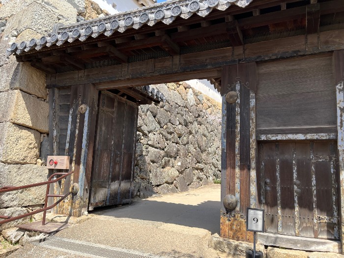 Entry gate